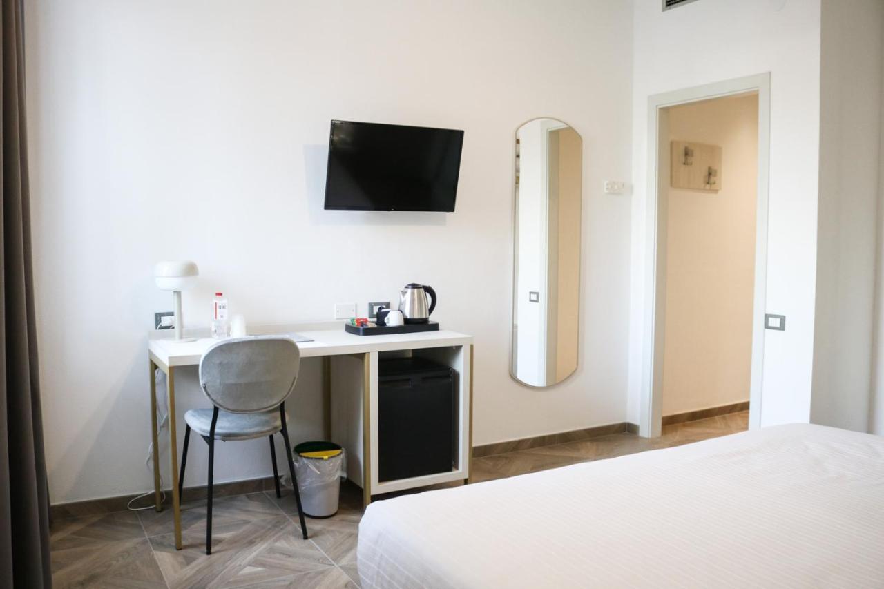 Hotel Donatello Modena Exteriör bild